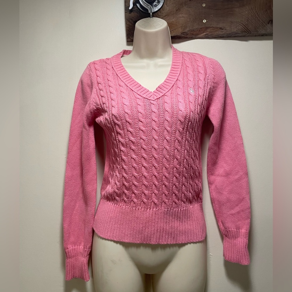 Old Navy pink cable knit sweater
Girls size L 10-12